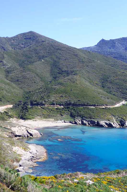 La baie d'Alisu, sa plage et sa paillote