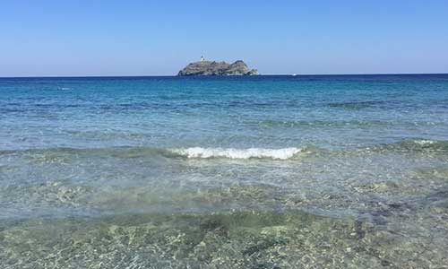 L'île de la Giraglia dans le Cap Corse en face de Barcaggio et Tollare