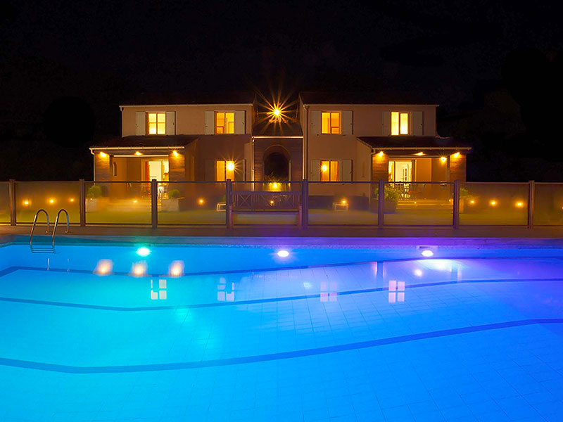 Affitto per le vacanze in una splendida residenza (3 ville con piscina e vista sul mare) a Farinole (Corsica del nord)
