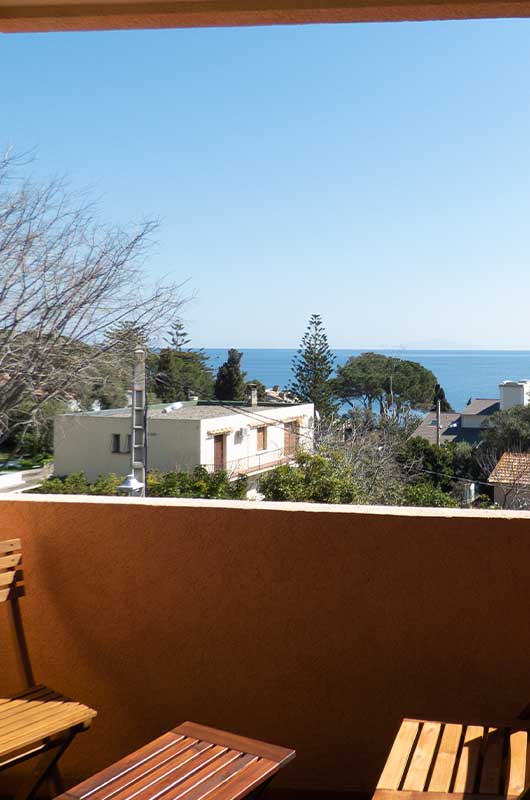 Appartement rénové et climatisé avec vue mer et balcon à seulement 2 minutes à pied de la plage par Locations Cap Corse