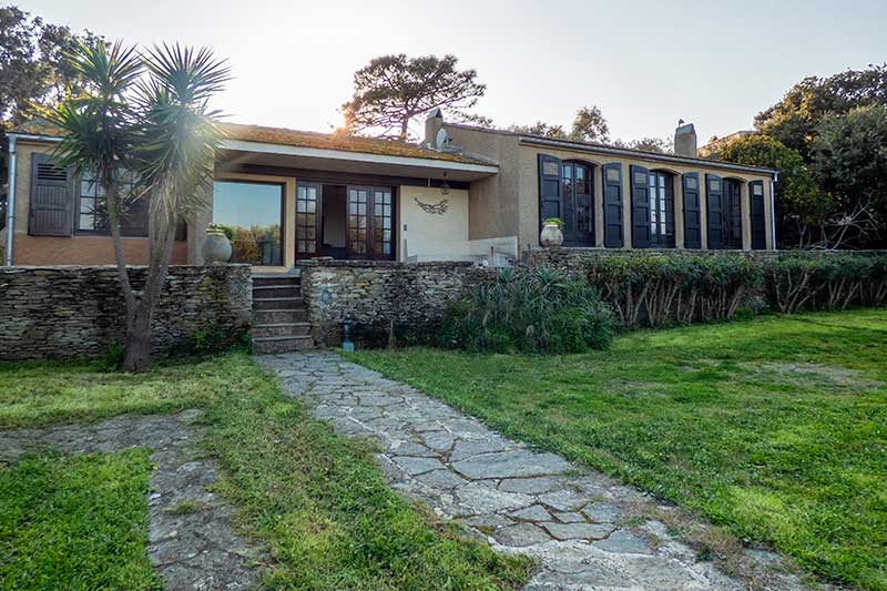 Au bout du Cap Corse, villa spacieuse, proche et vue mer, avec jardin