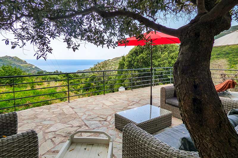 Belle maison de caractère au calme, climatisée, avec vue mer et grande terrasse.