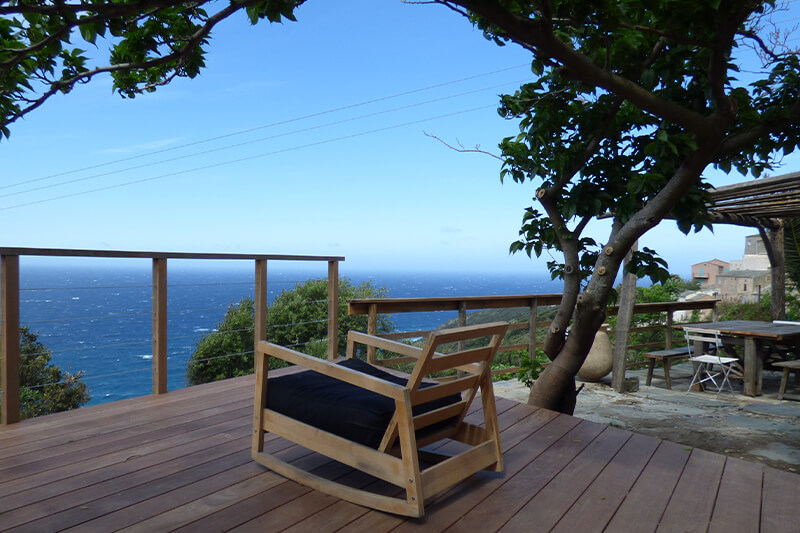 A Morsiglia, bella casa di carattere con terrazzi e vista panoramica sul mare