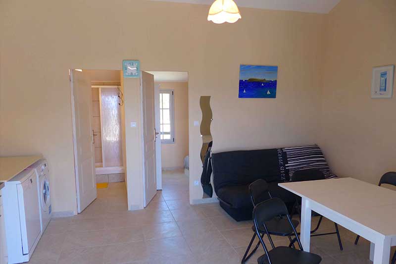 Apartment on the ground floor of a stone house a few meters from the sea and the beach par Locations Cap Corse