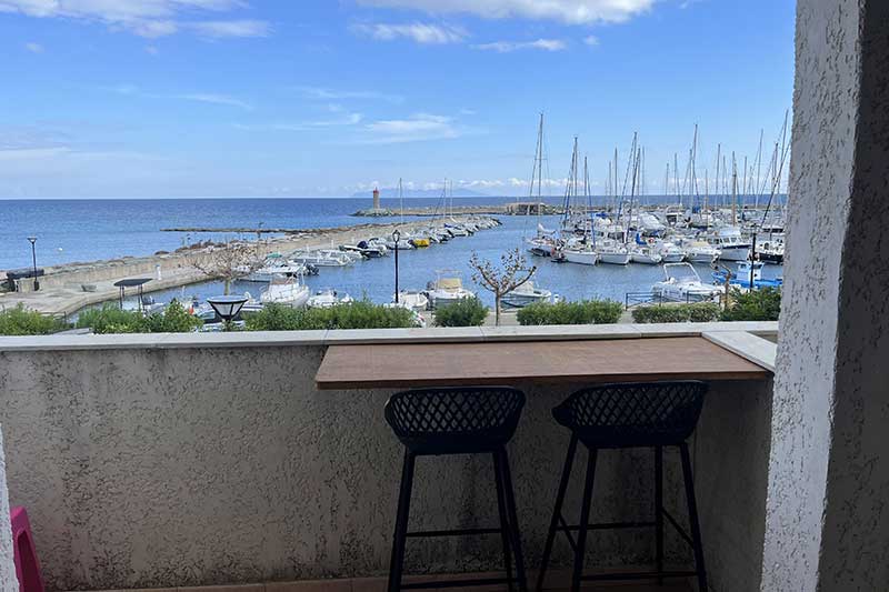 A Macinaggio, monolocale ristrutturato, climatizzato, con balcone vista mare, vicino alla spiaggia, negozi e attività