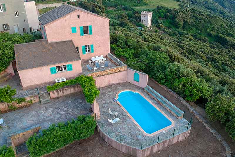 Grande maison de famille, avec piscine, parc, très belle vue panoramique sur la mer et la côte ouest du Cap Corse par Locations Cap Corse